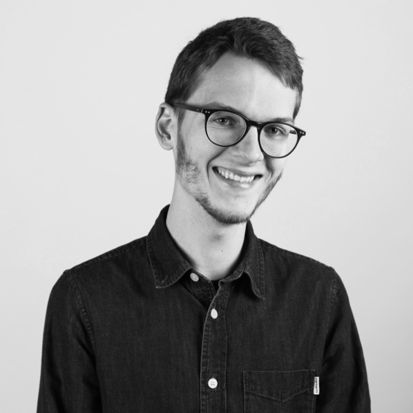 Portrait de Sylvain Salgat expert en ingénierie des médias. Sylvain apporte une expertise approfondie et une perspective unique à notre collectif grâce à ses années d'expérience en design UX/UI.