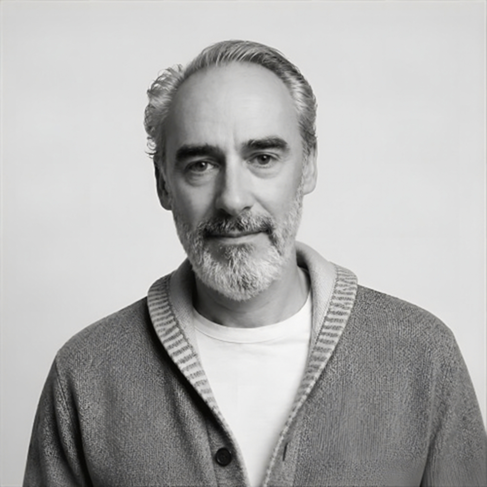 Portrait de Nicolas Grand expert en production d’imprimés et colorimétrie. Nicolas apporte une expertise approfondie et une perspective unique à notre collectif grâce à ses années d'expérience en production d’imprimés.